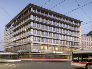 KNX ermöglicht im Zweckbau dank der Gewerke-übergreifenden Installation zahlreiche Anwendungen.